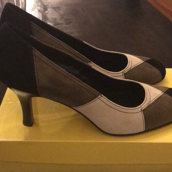 Shoes - Picture 4 of 4